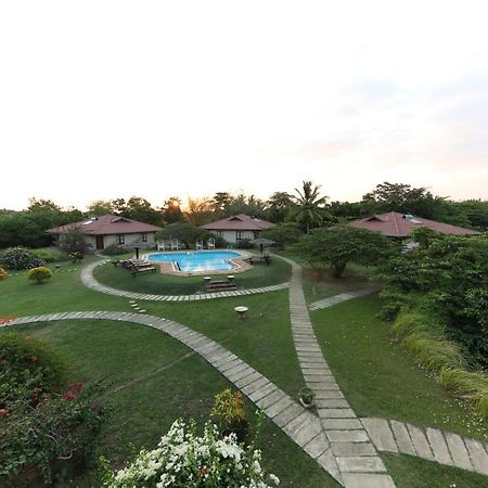 Hibiscus Garden Hotel Тиссамахарама Экстерьер фото