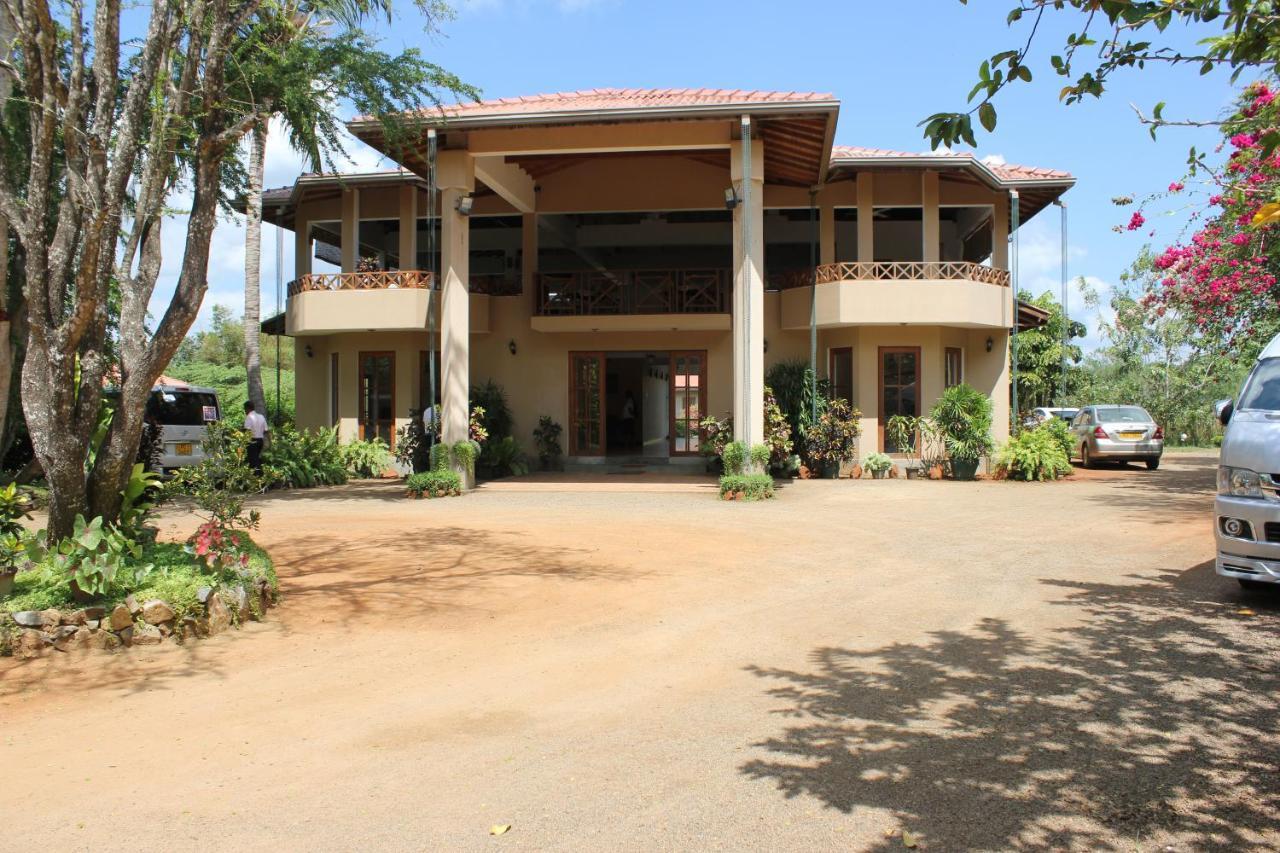 Hibiscus Garden Hotel Тиссамахарама Экстерьер фото