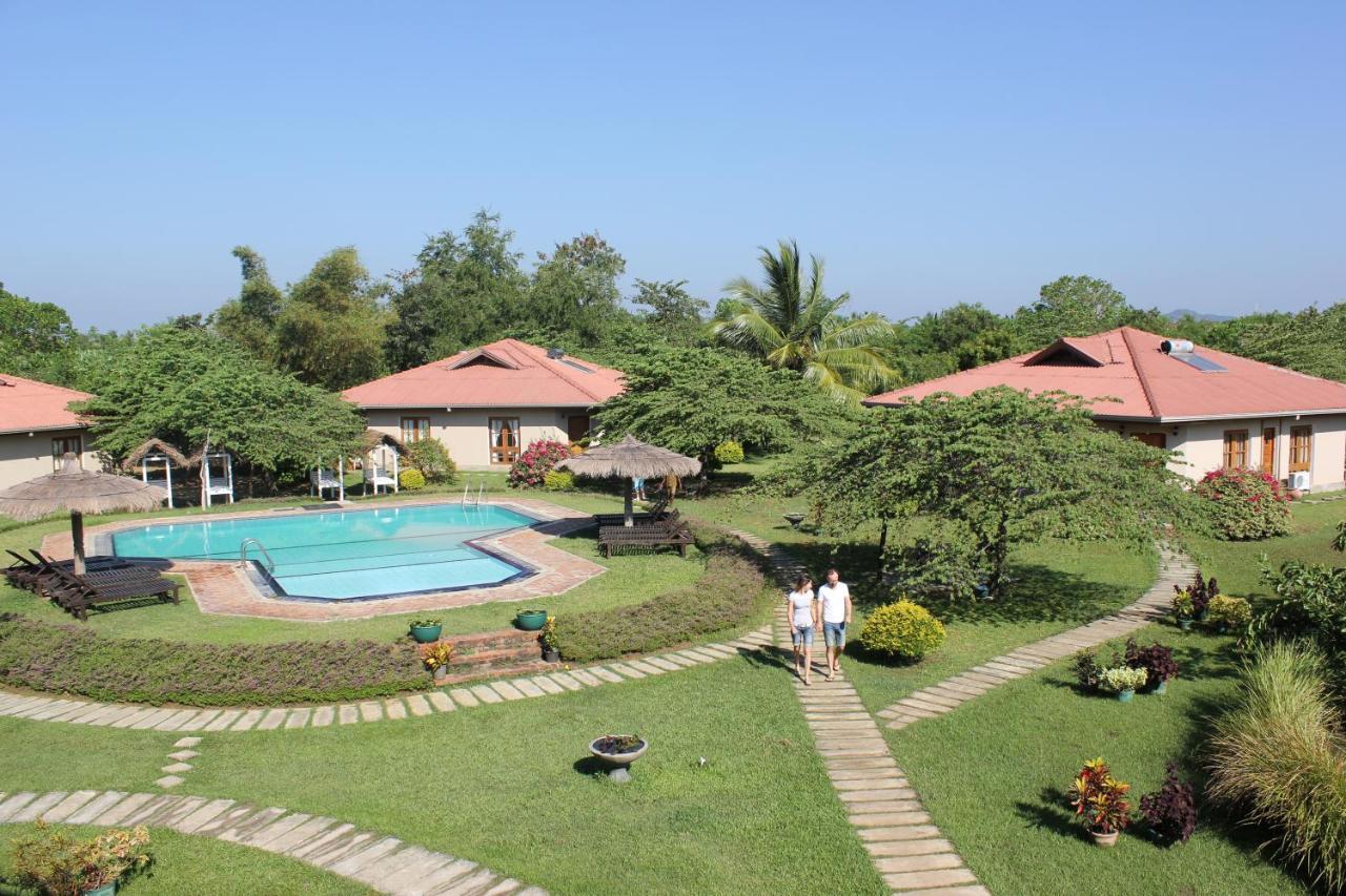 Hibiscus Garden Hotel Тиссамахарама Экстерьер фото
