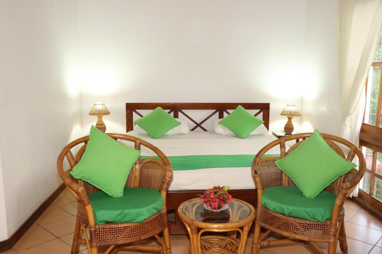 Hibiscus Garden Hotel Тиссамахарама Экстерьер фото
