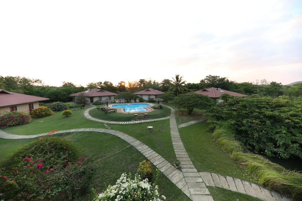 Hibiscus Garden Hotel Тиссамахарама Экстерьер фото